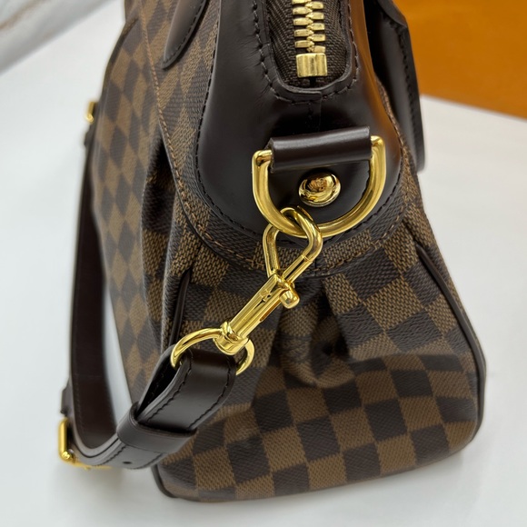 Luis Vuitton Damier Ebene Trevi PM - Picture 9 of 12